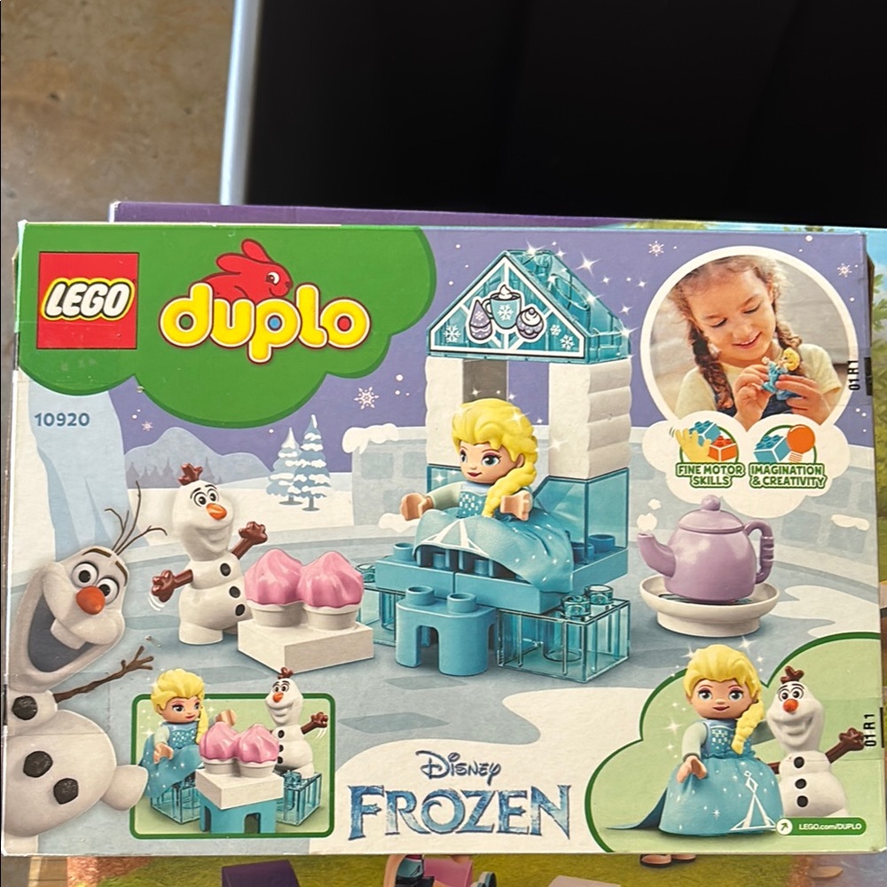 Lego Blue and White Building Set with Olaf